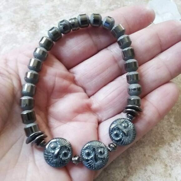 NatureLoversJewelry Jewelry - Owl Lover? Gunmetal Black [dark gray] Hematite Owl + Textured Beads for 7" Wrist